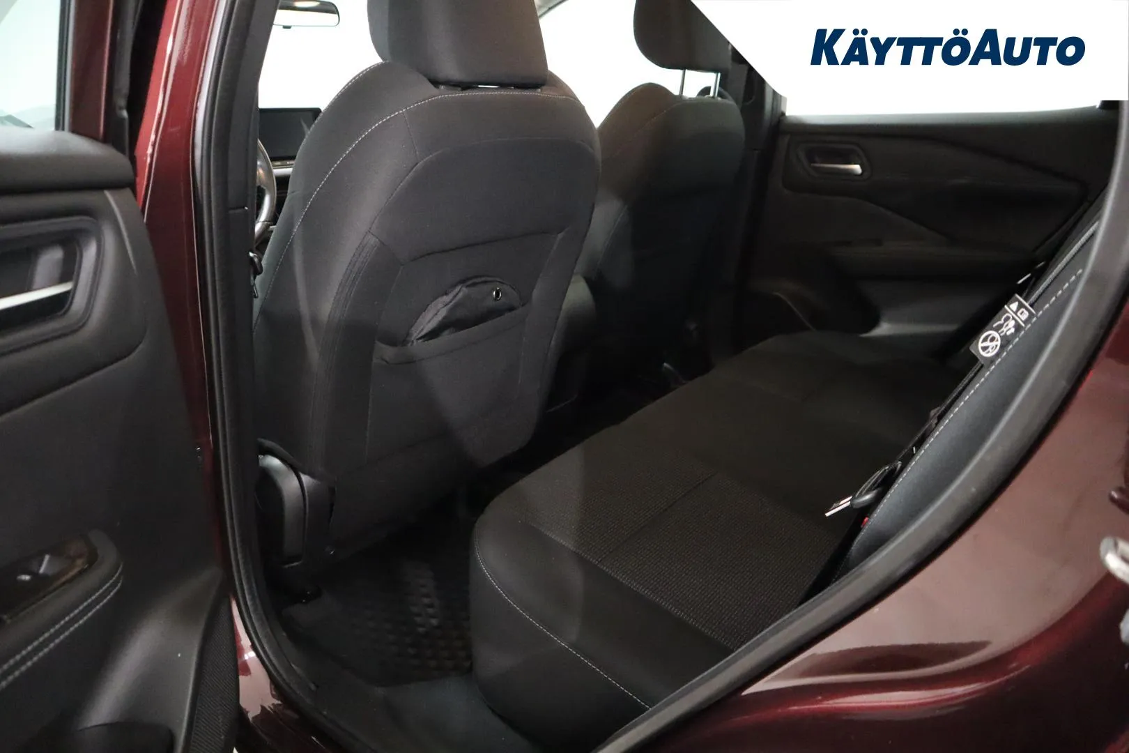 NISSAN Qashqai LRP-523 carousel image