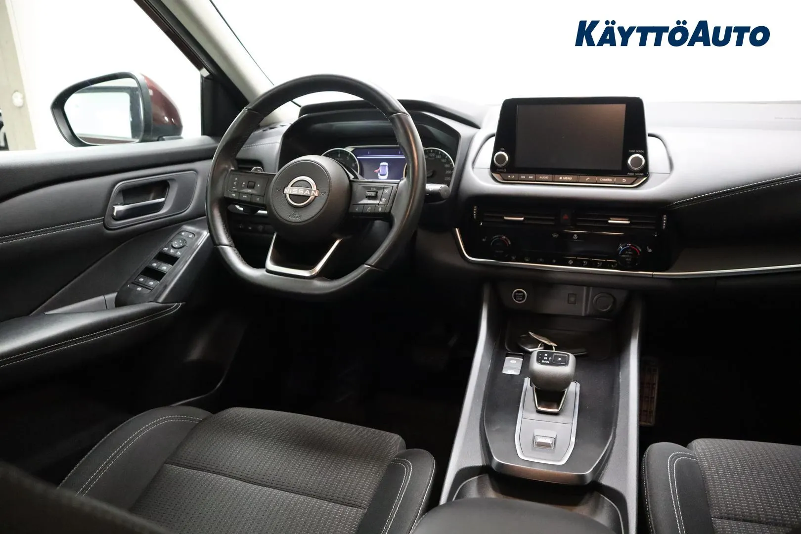 NISSAN Qashqai LRP-523 carousel image