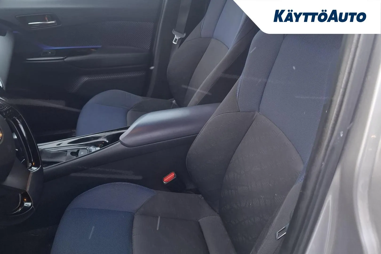 Toyota C-HR COT-858 carousel image