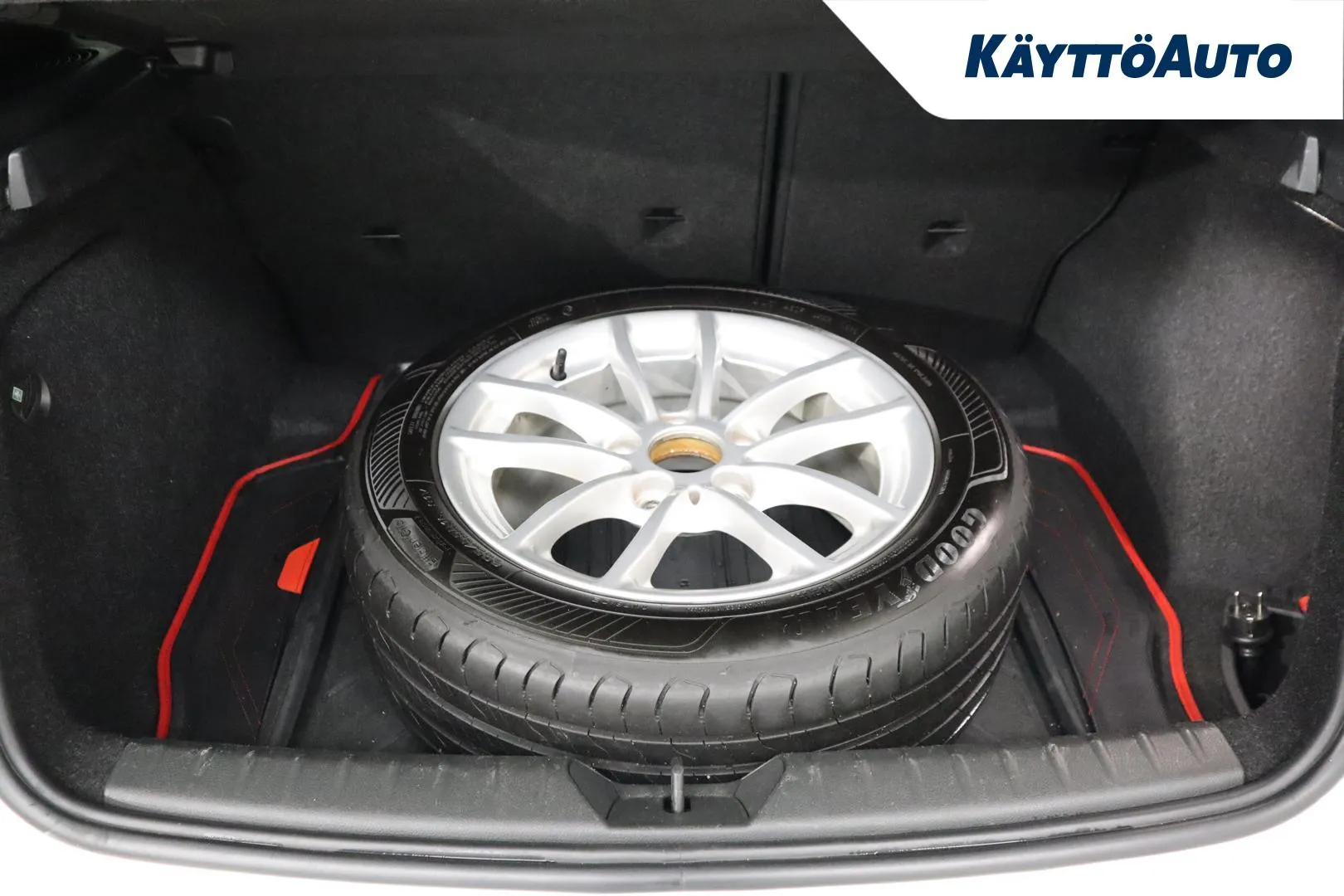 BMW 118 NIL-301 carousel image