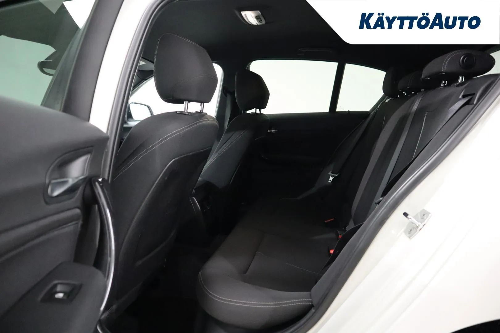 BMW 118 NIL-301 carousel image