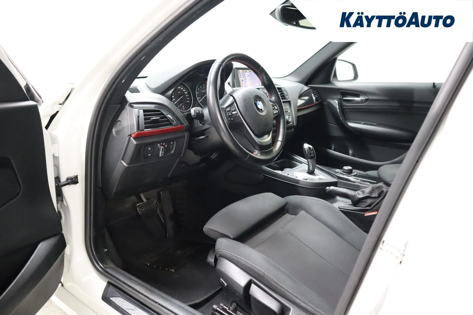 BMW 118 NIL-301 carousel image