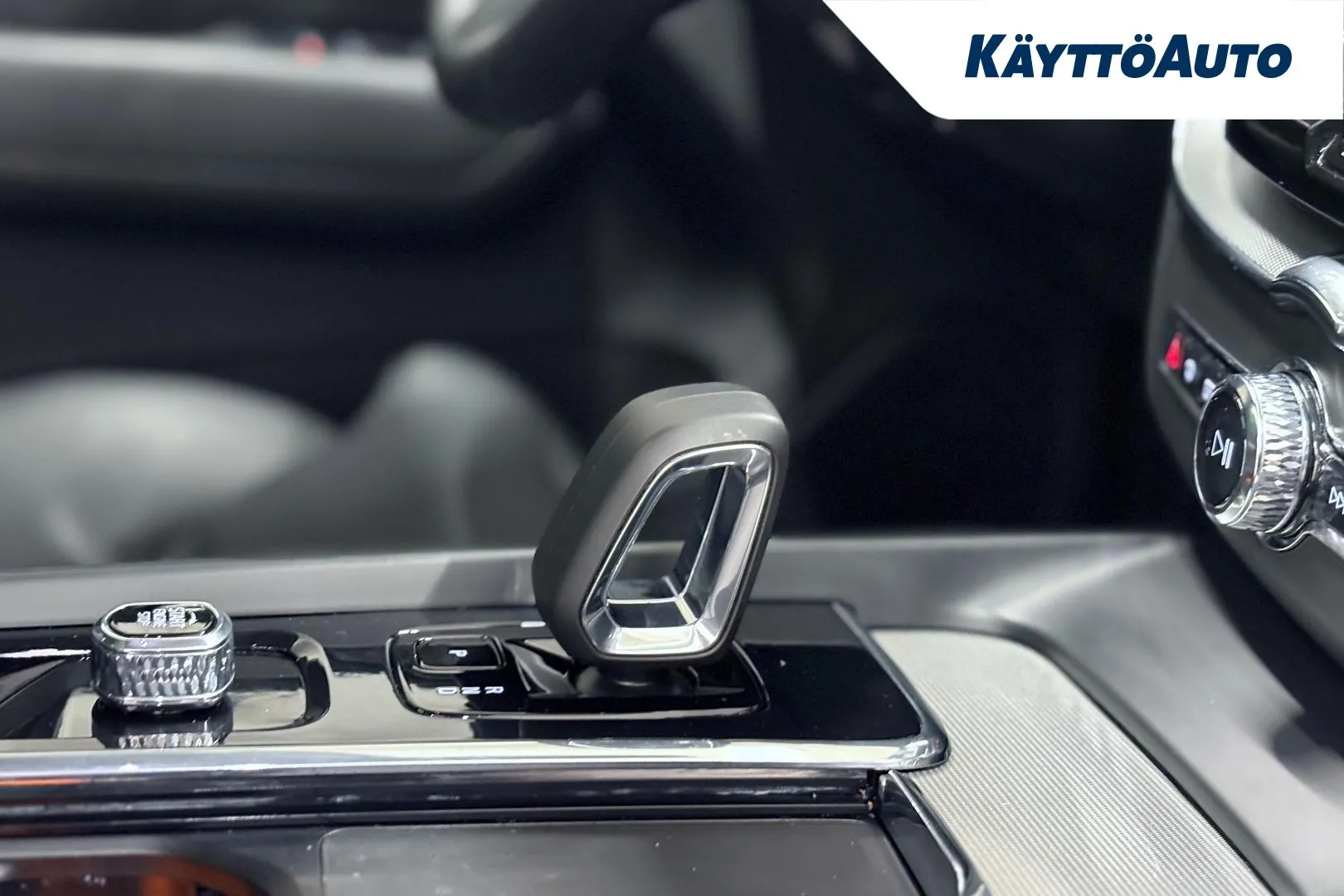 VOLVO XC60 FRH-321 carousel image