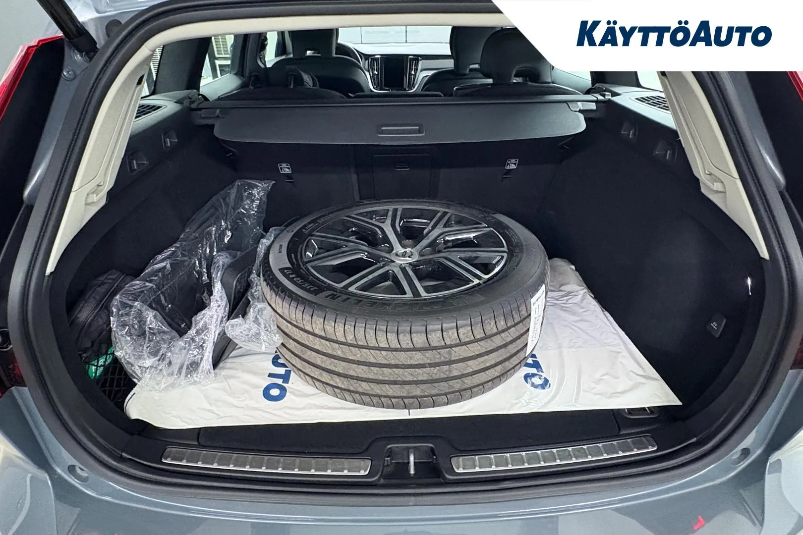 VOLVO V60 FRI-464 carousel image