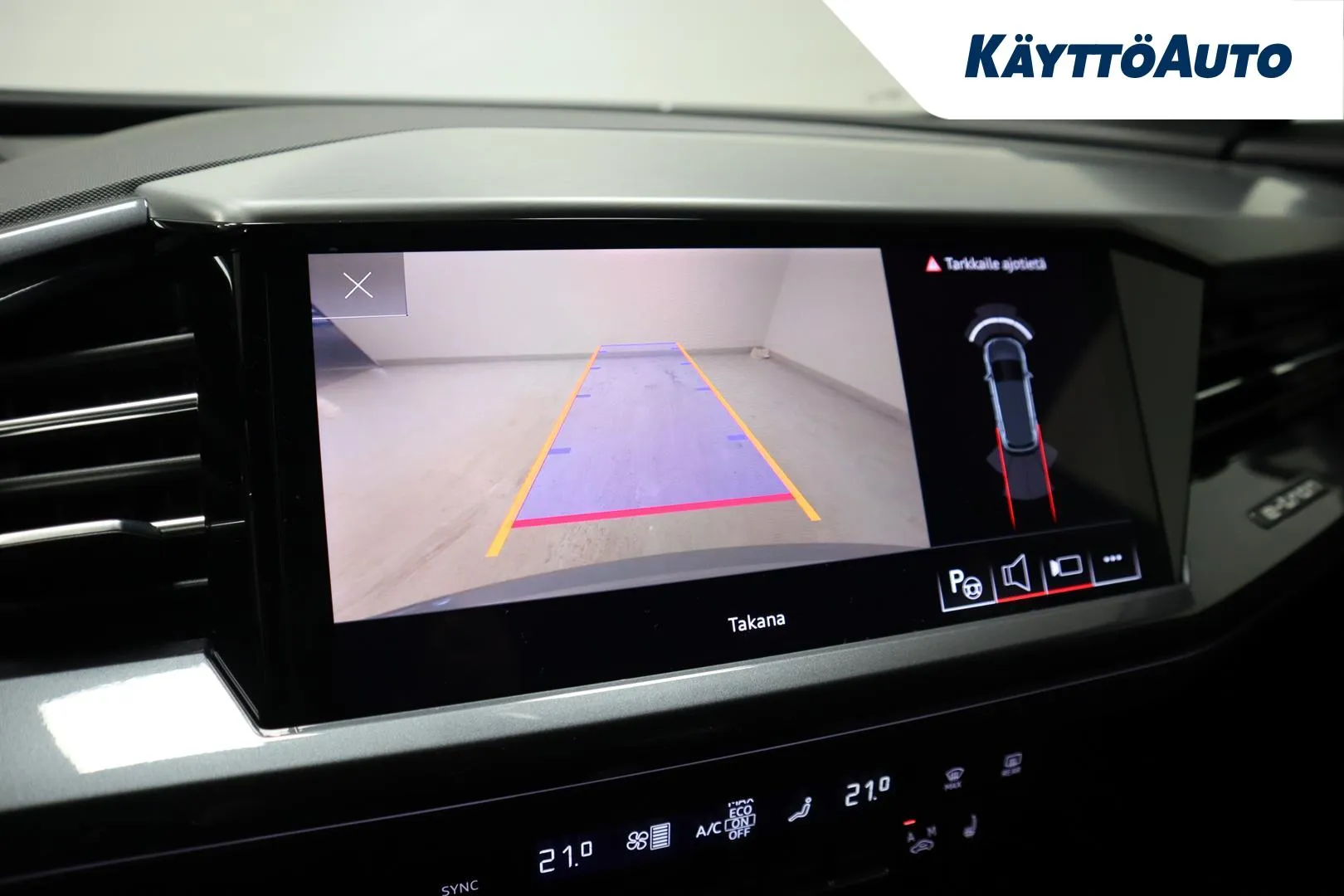 AUDI Q4 e-tron YMA-506 carousel image