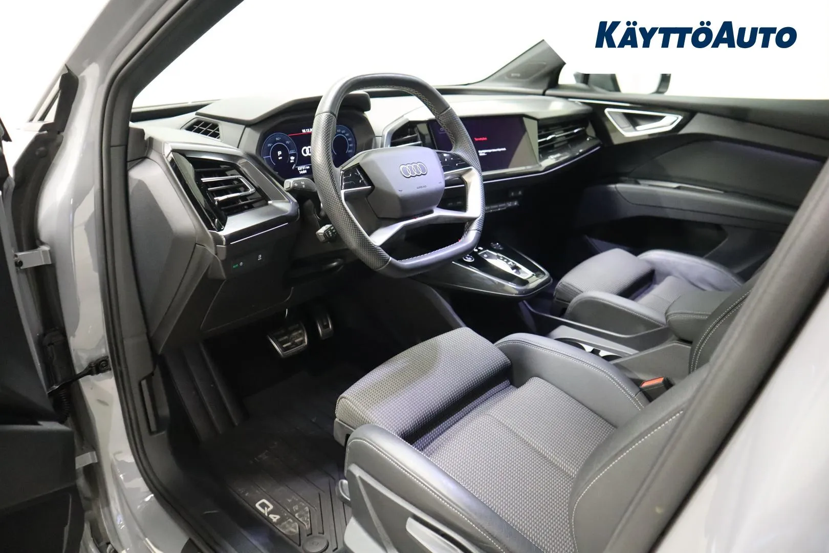 AUDI Q4 e-tron YMA-506 carousel image