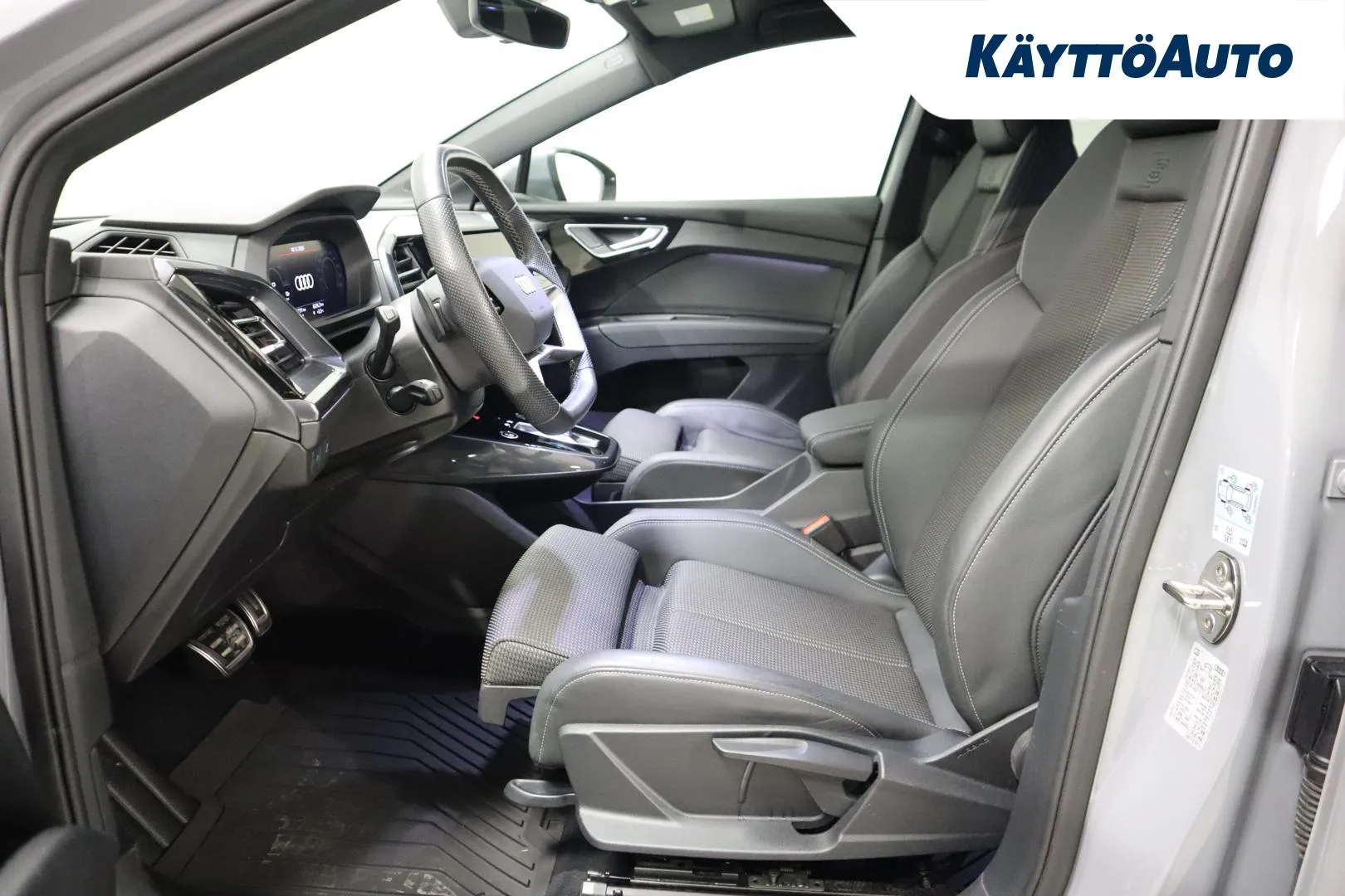 AUDI Q4 e-tron YMA-506 carousel image