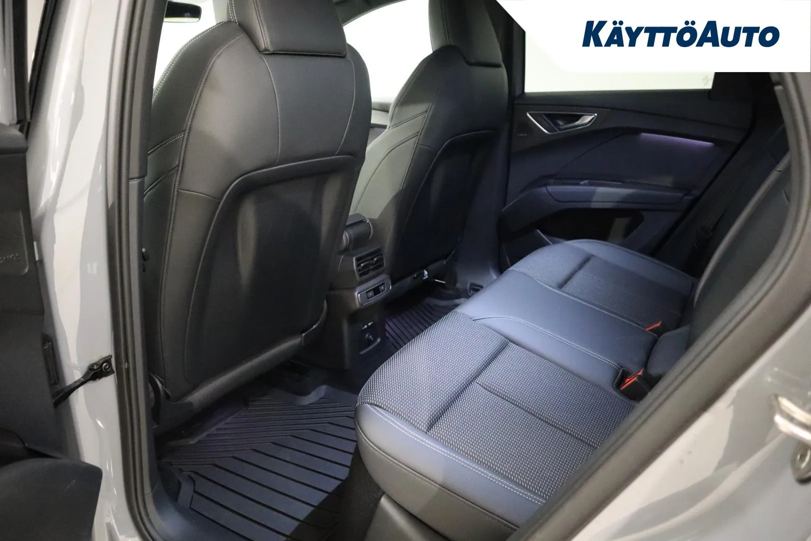 AUDI Q4 e-tron YMA-506 carousel image