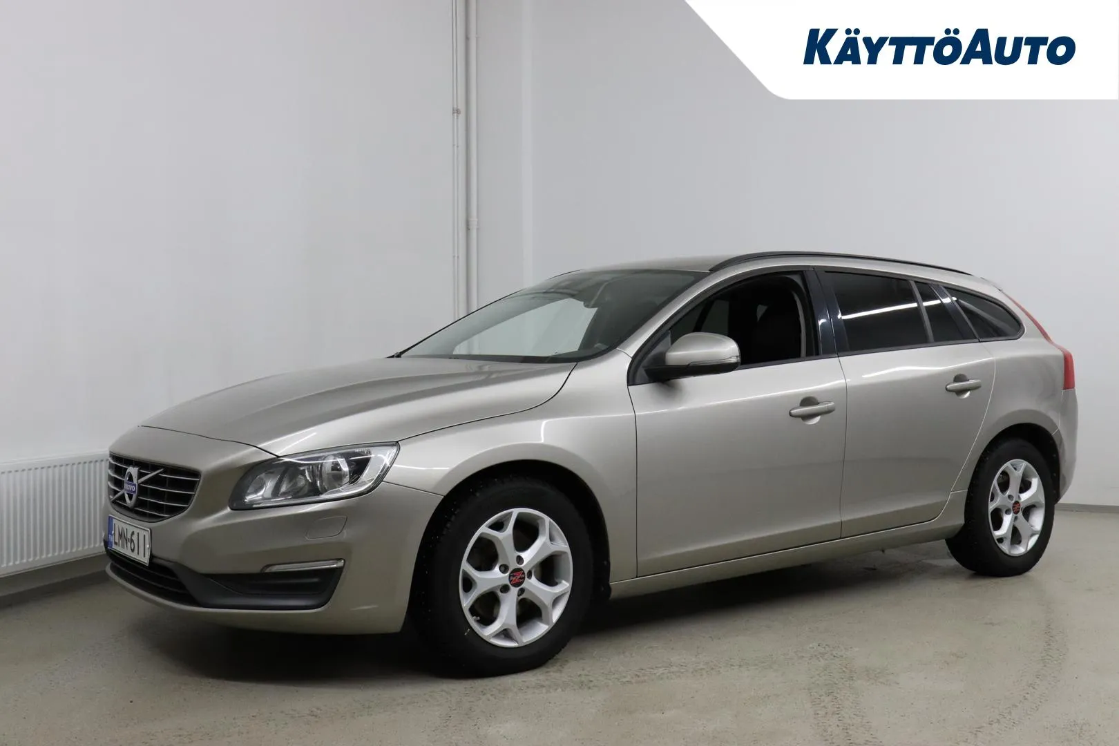 VOLVO V60 LMN-611 carousel image