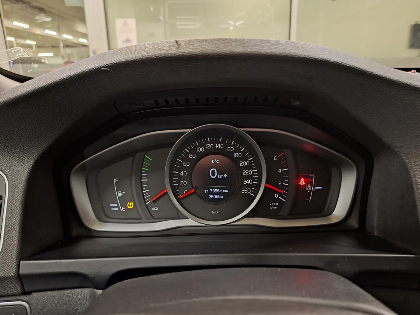 Volvo V60 LMN-611 carousel image