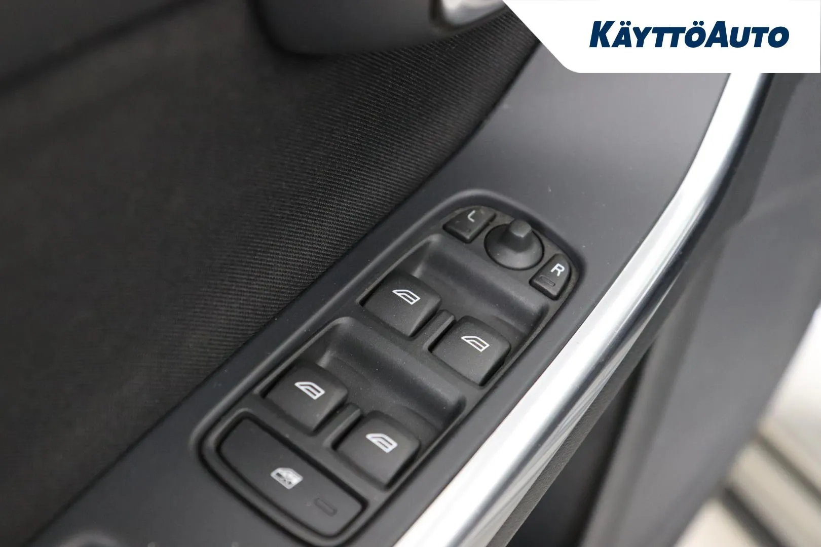 VOLVO V60 LMN-611 carousel image