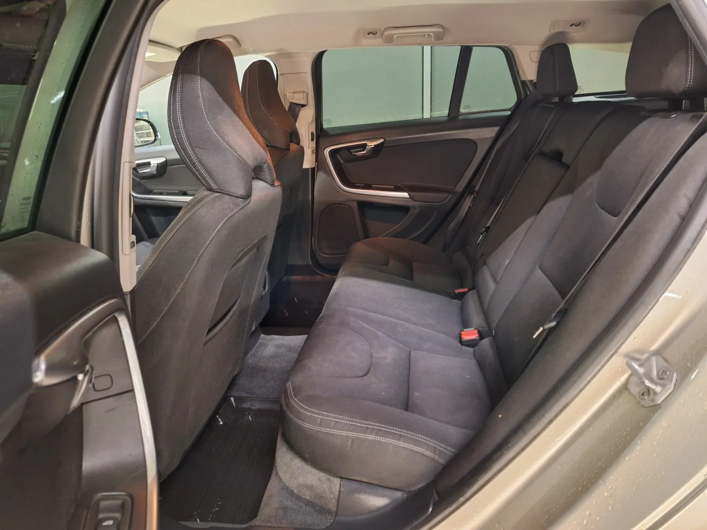 Volvo V60 LMN-611 carousel image