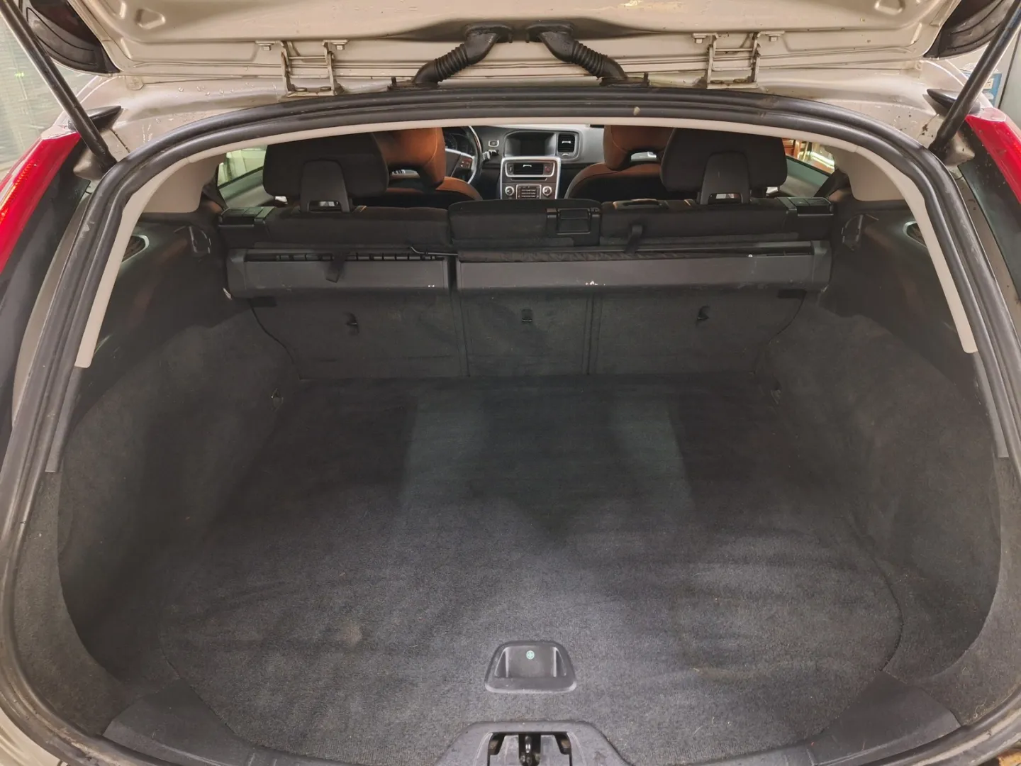 Volvo V60 LMN-611 carousel image