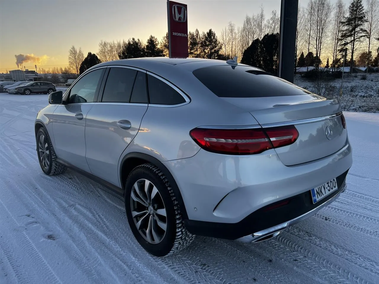 Mercedes-Benz GLE NKY-300 carousel image