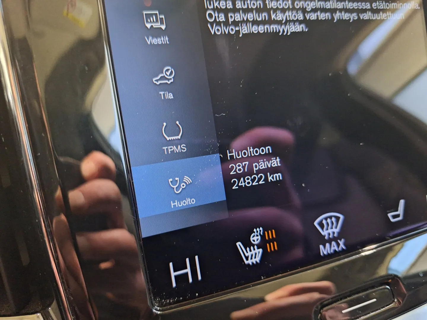 Volvo V60 Cross Country GOY-551 carousel image