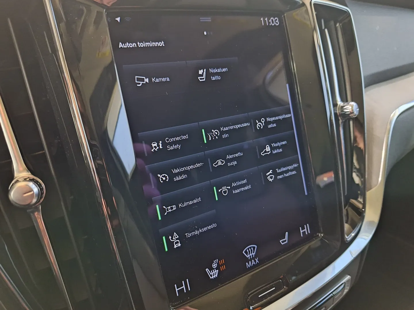 Volvo V60 Cross Country GOY-551 carousel image