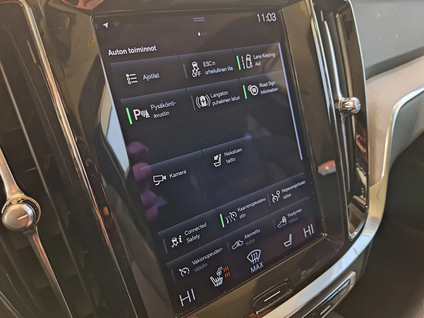 Volvo V60 Cross Country GOY-551 carousel image