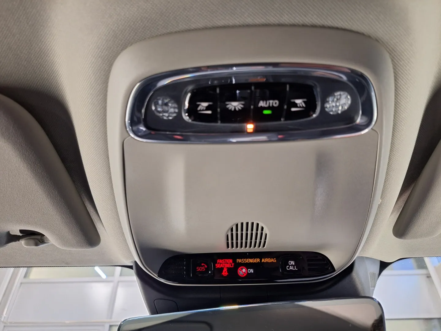 Volvo V60 Cross Country GOY-551 carousel image