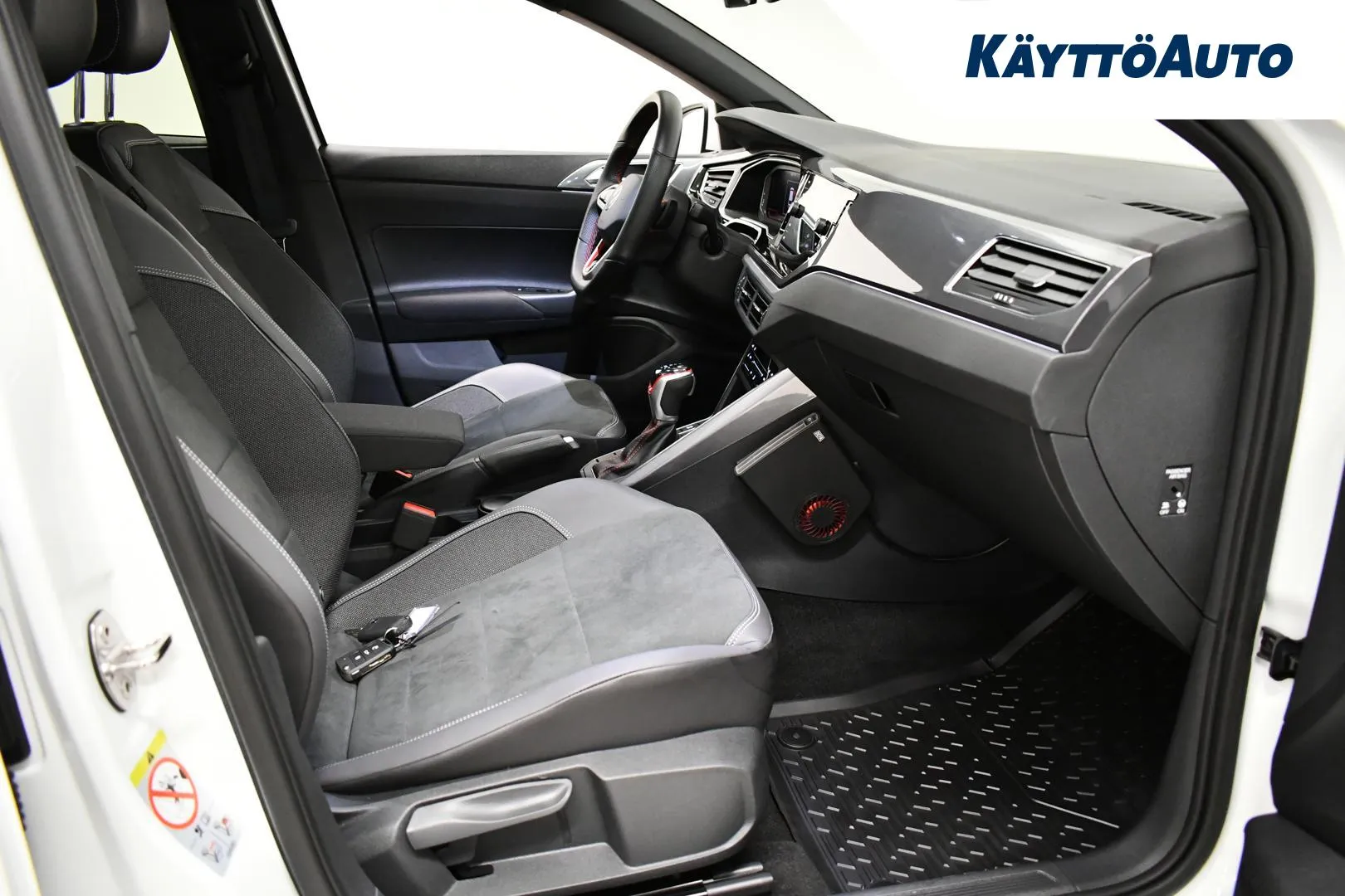 VOLKSWAGEN Polo ZOK-220 carousel image