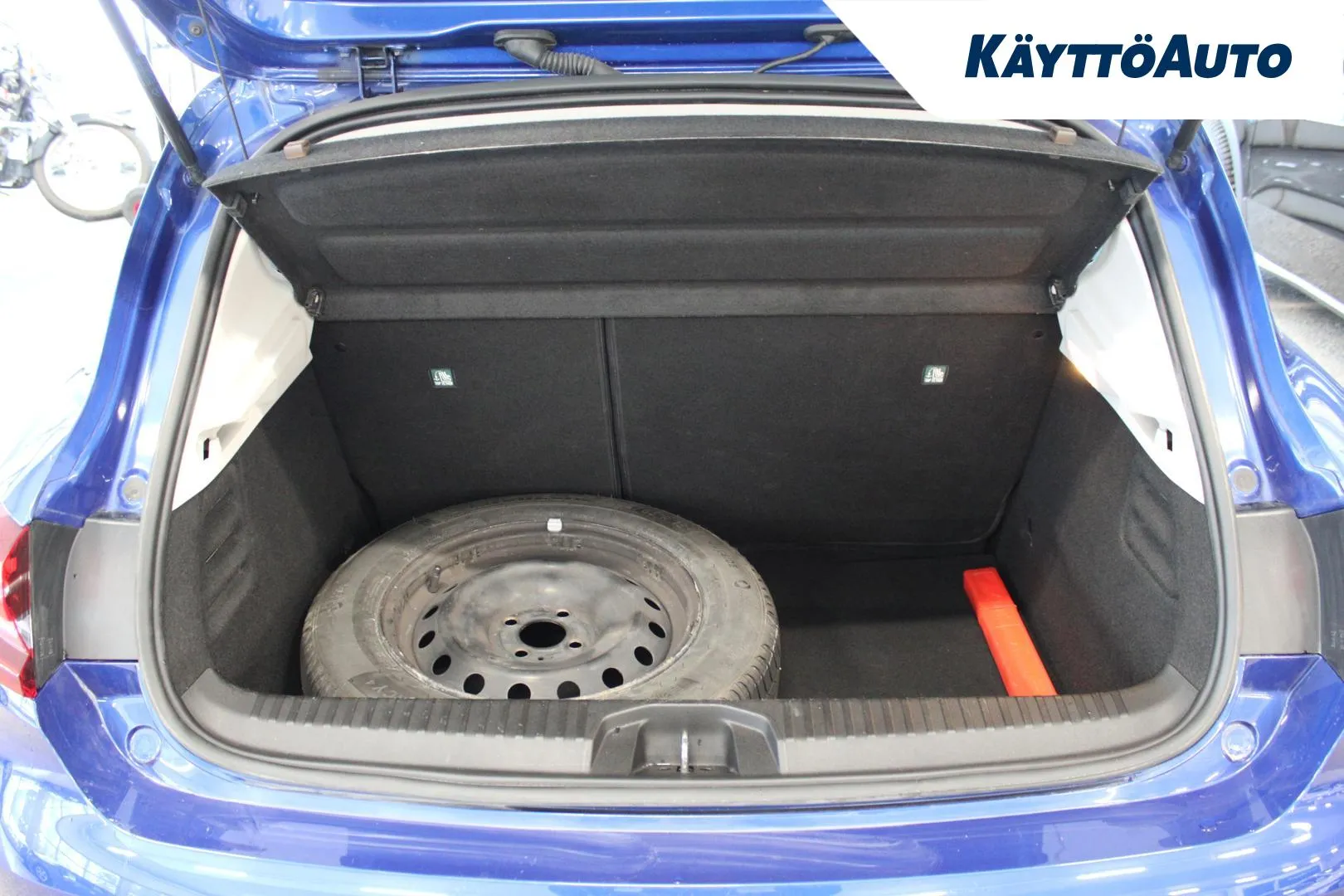 RENAULT Clio JLR-411 carousel image