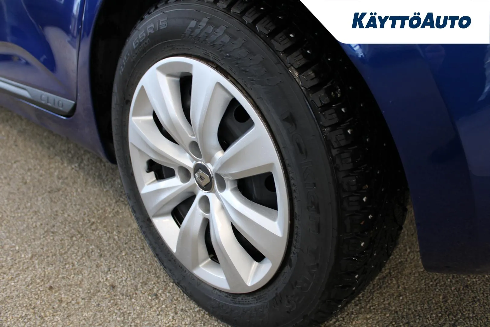 RENAULT Clio JLR-411 carousel image