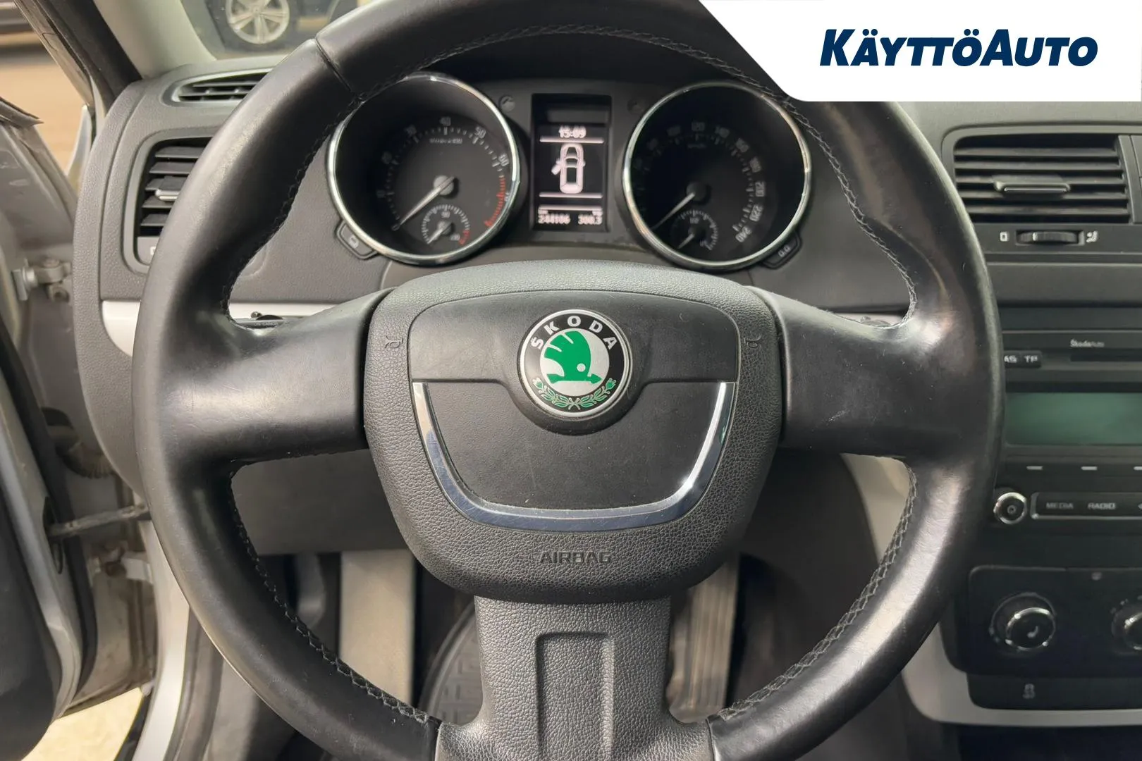 Skoda Yeti XUE-975 carousel image