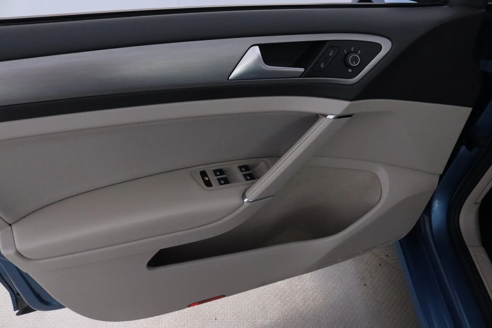 VOLKSWAGEN Golf XNP-899 carousel image