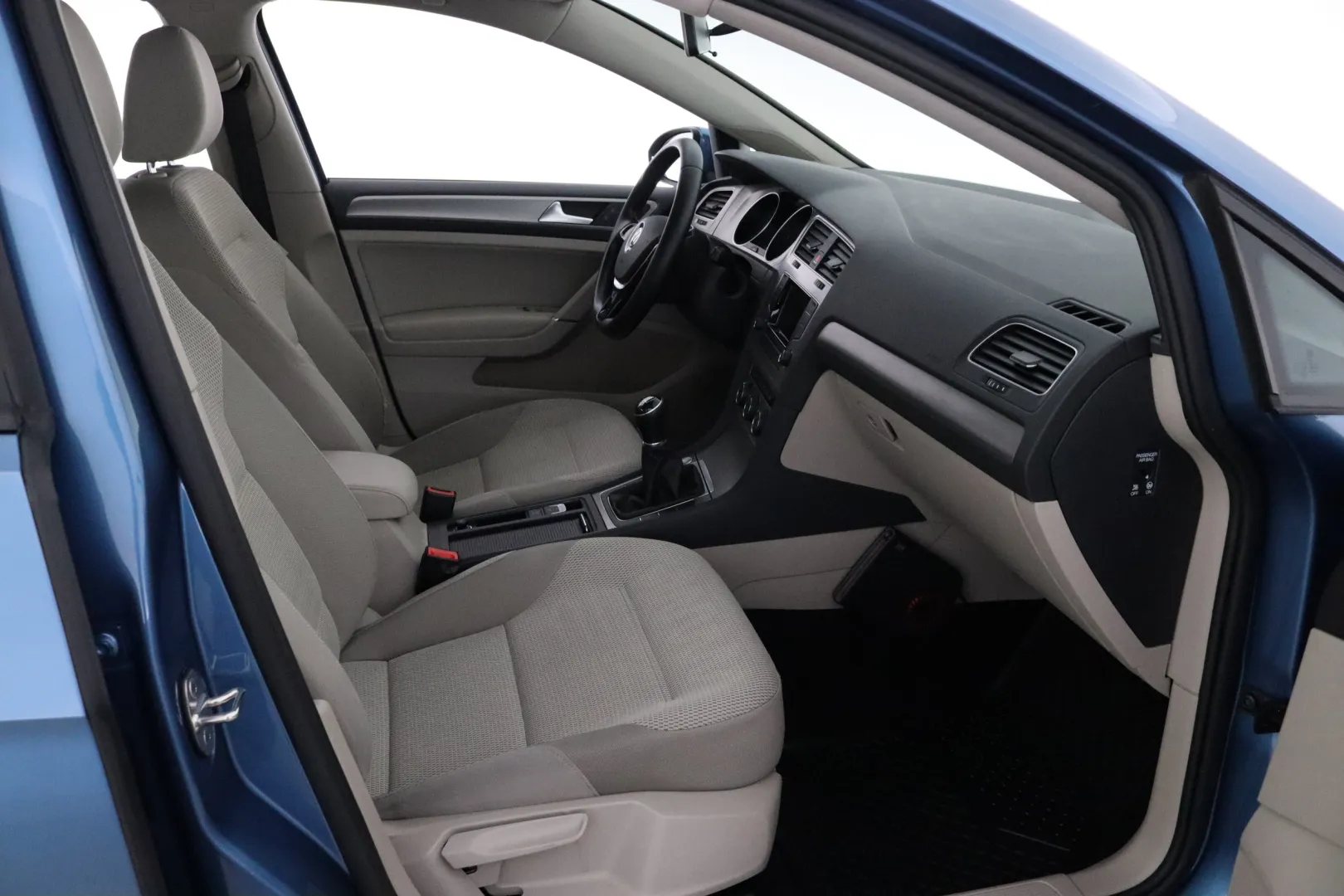 VOLKSWAGEN Golf XNP-899 carousel image