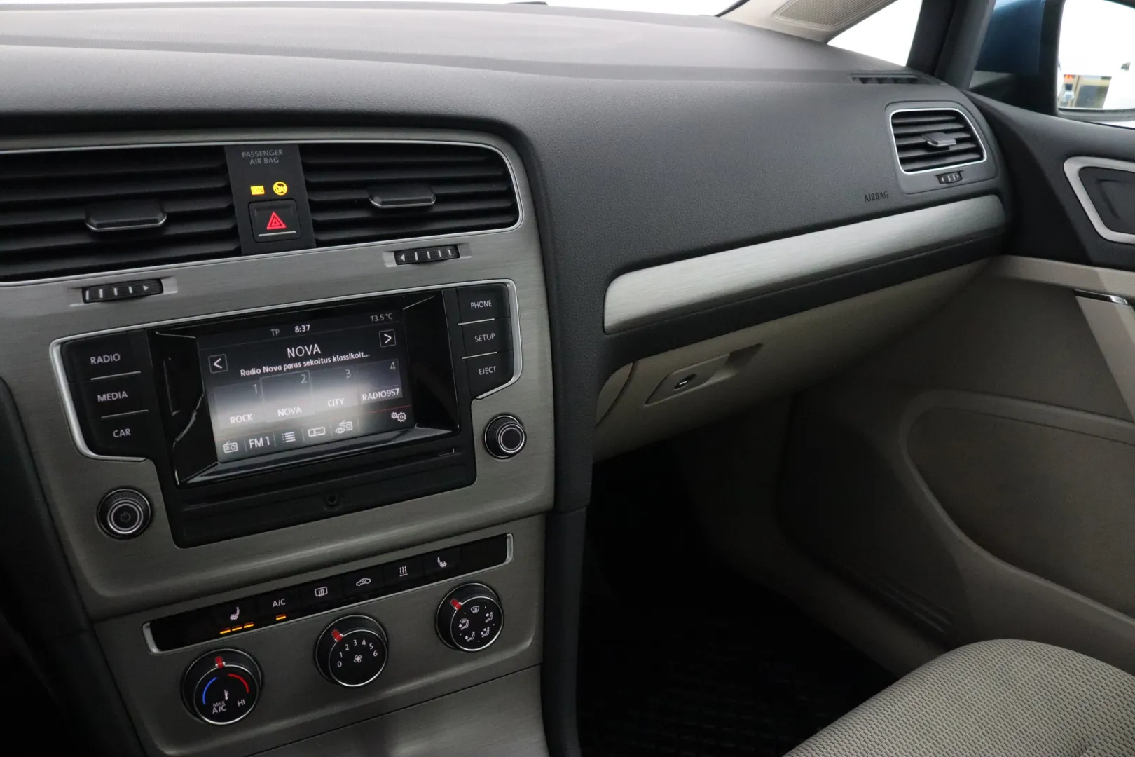 VOLKSWAGEN Golf XNP-899 carousel image