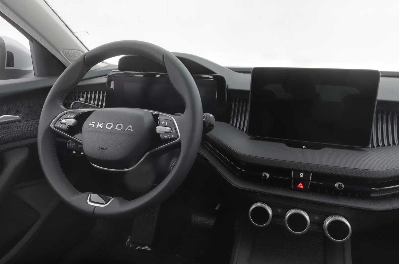 Skoda Superb NOI-465 carousel image