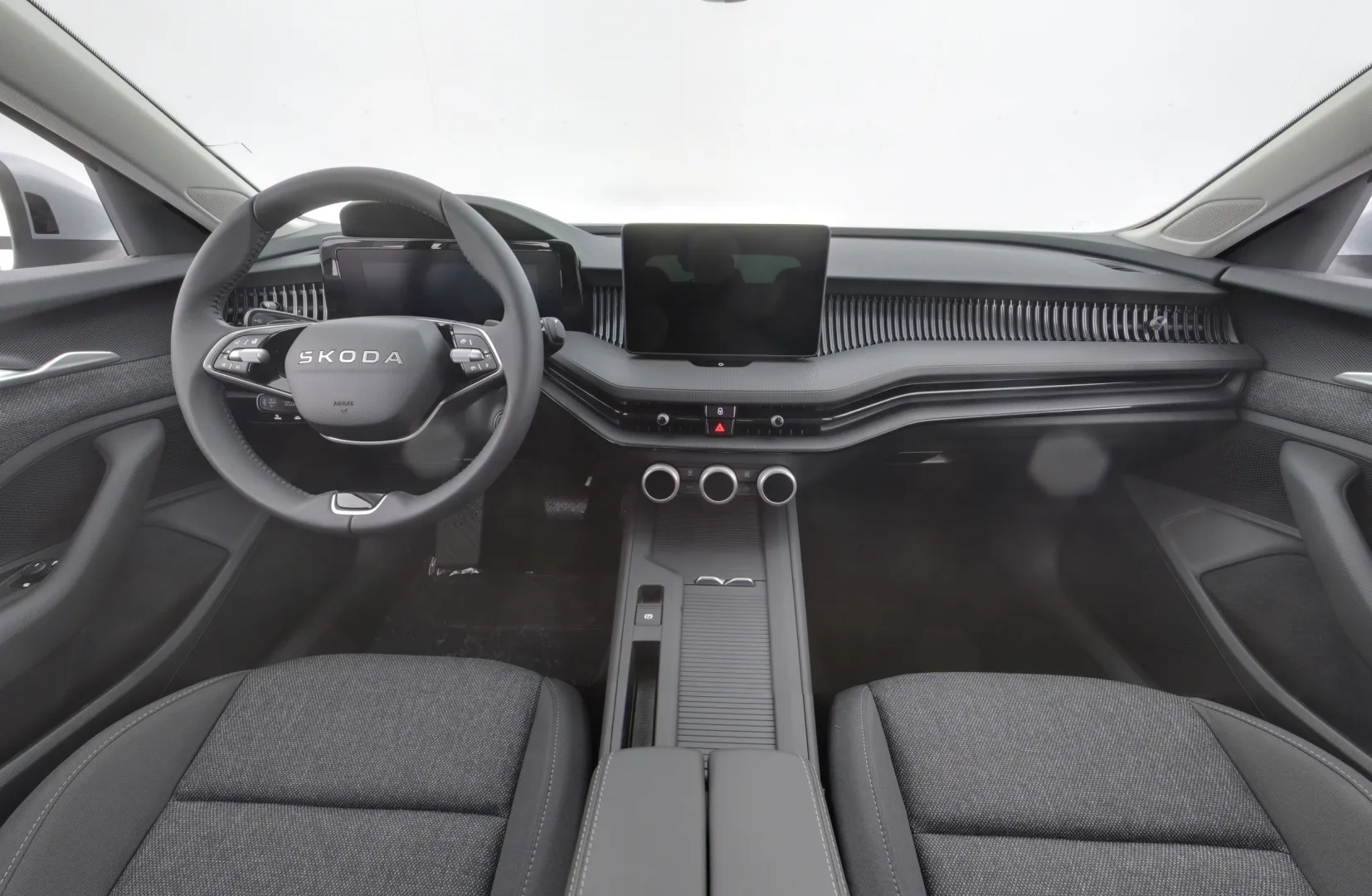 Skoda Superb NOI-465 carousel image