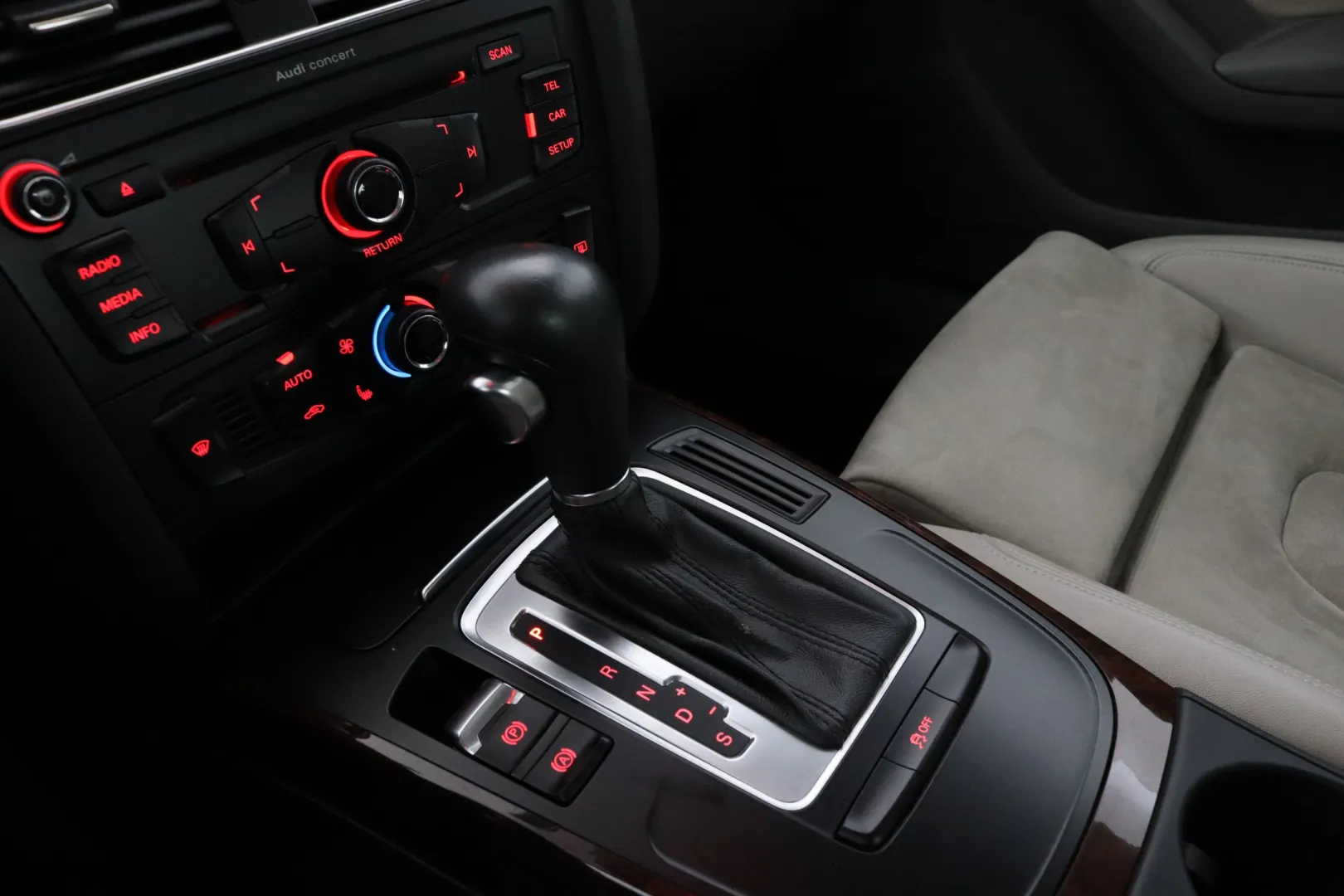 AUDI A5 TNZ-622 carousel image