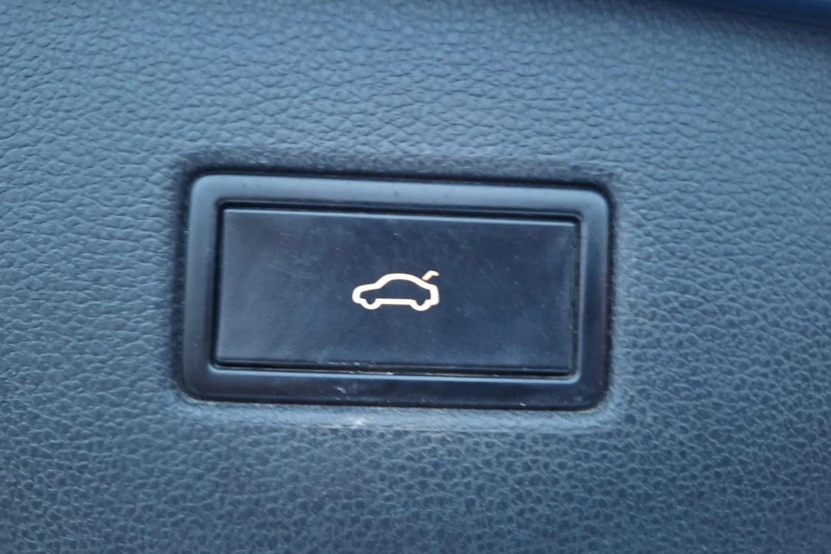 VOLKSWAGEN Tiguan XPE-245 carousel image