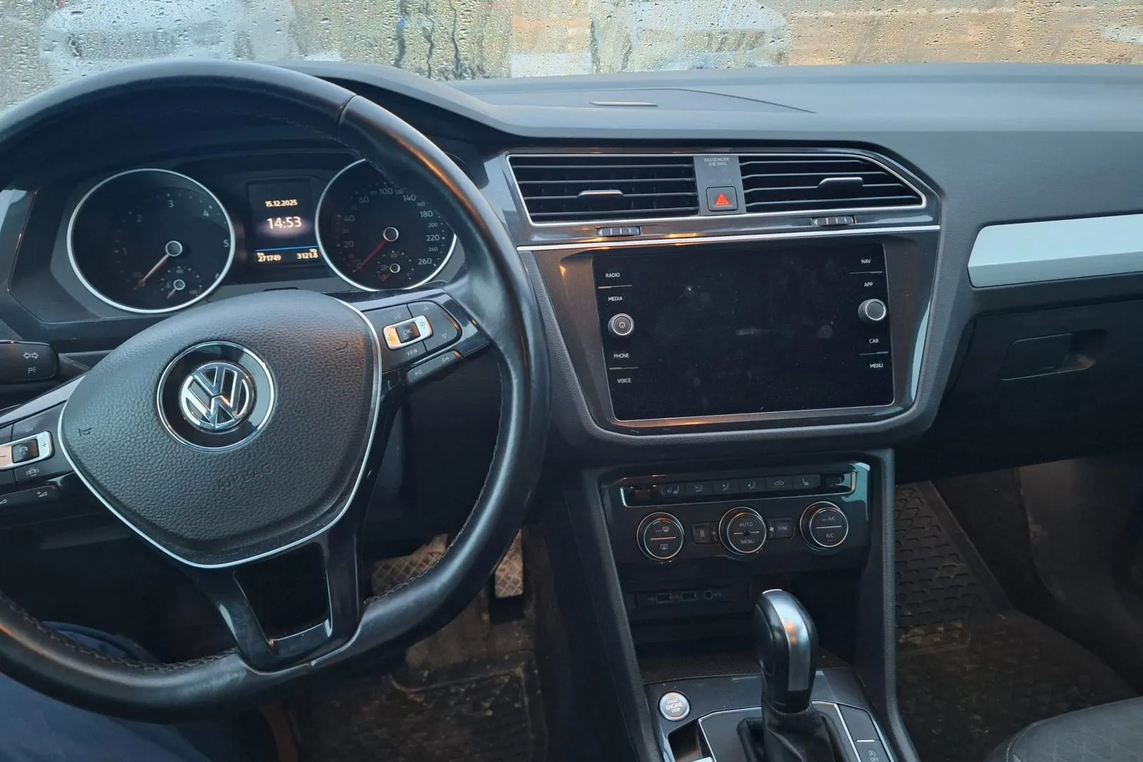 VOLKSWAGEN Tiguan XPE-245 carousel image