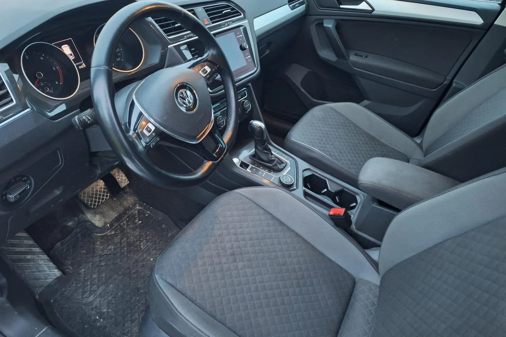 VOLKSWAGEN Tiguan XPE-245 carousel image