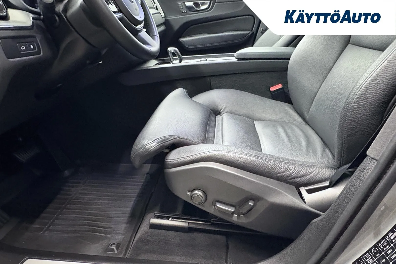 VOLVO XC60 FRH-322 carousel image