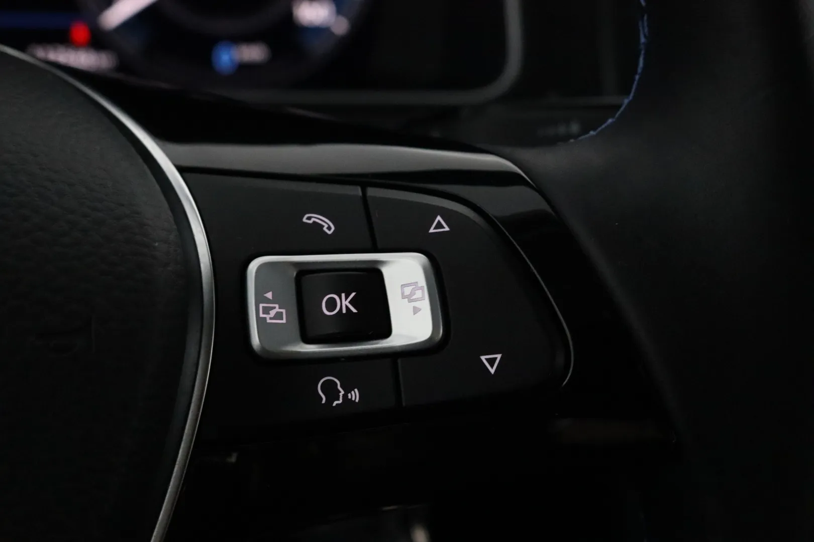 VOLKSWAGEN Golf GPC-986 carousel image