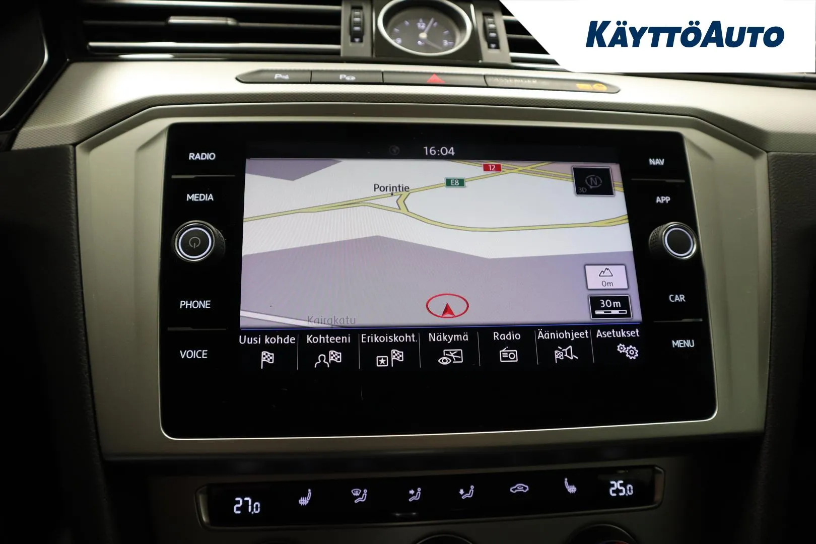 VOLKSWAGEN Passat YLI-904 carousel image