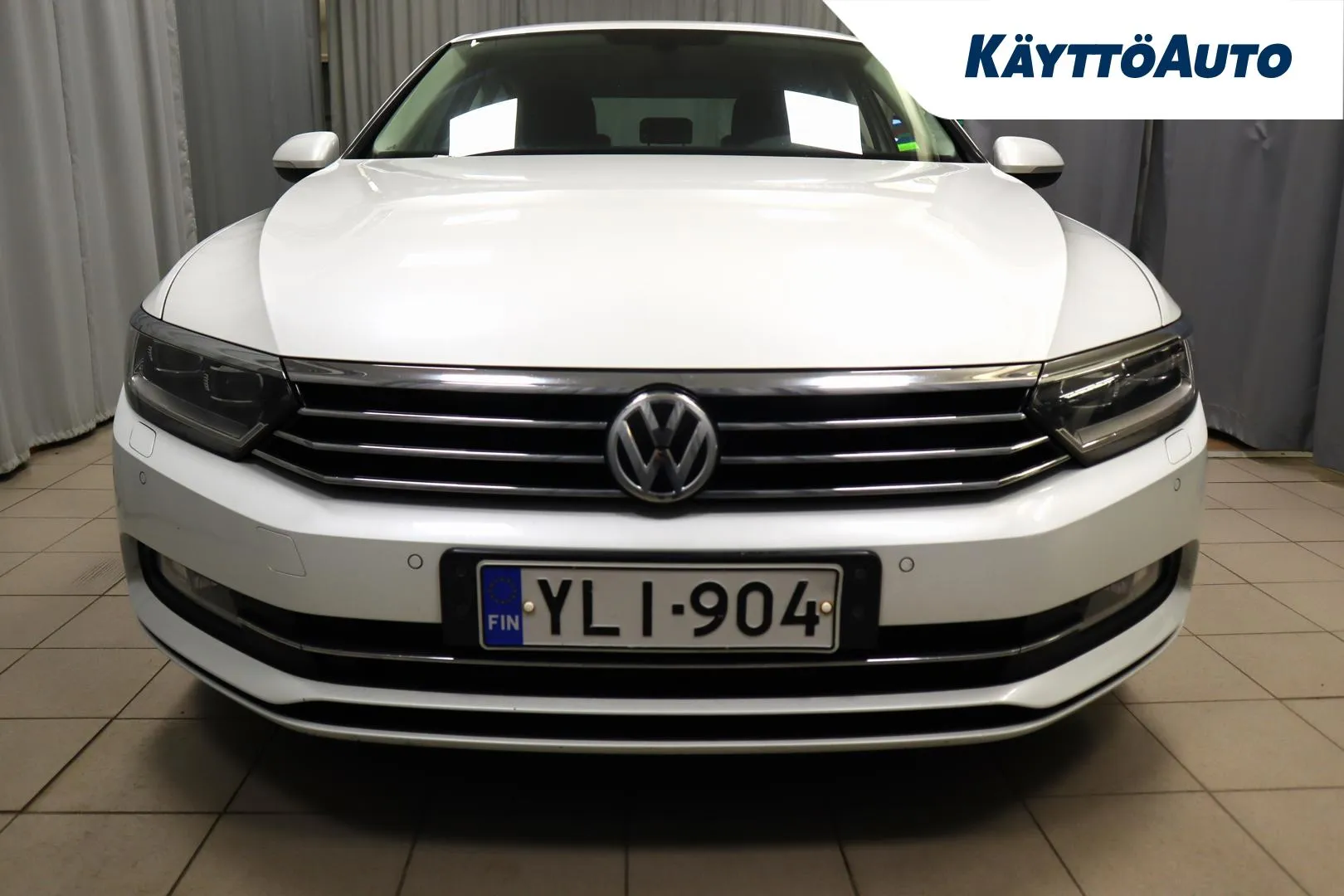 VOLKSWAGEN Passat YLI-904 carousel image