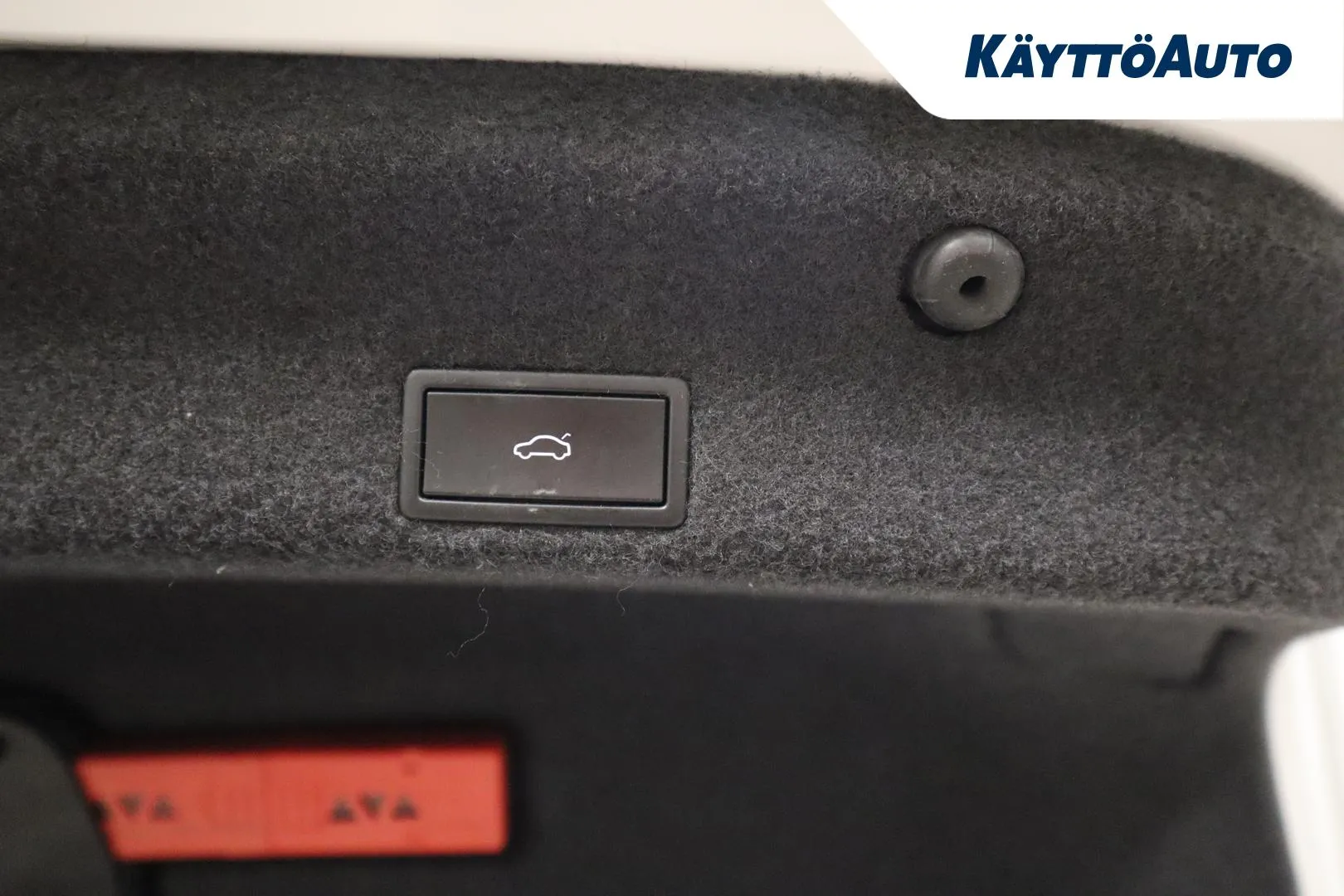 VOLKSWAGEN Passat YLI-904 carousel image