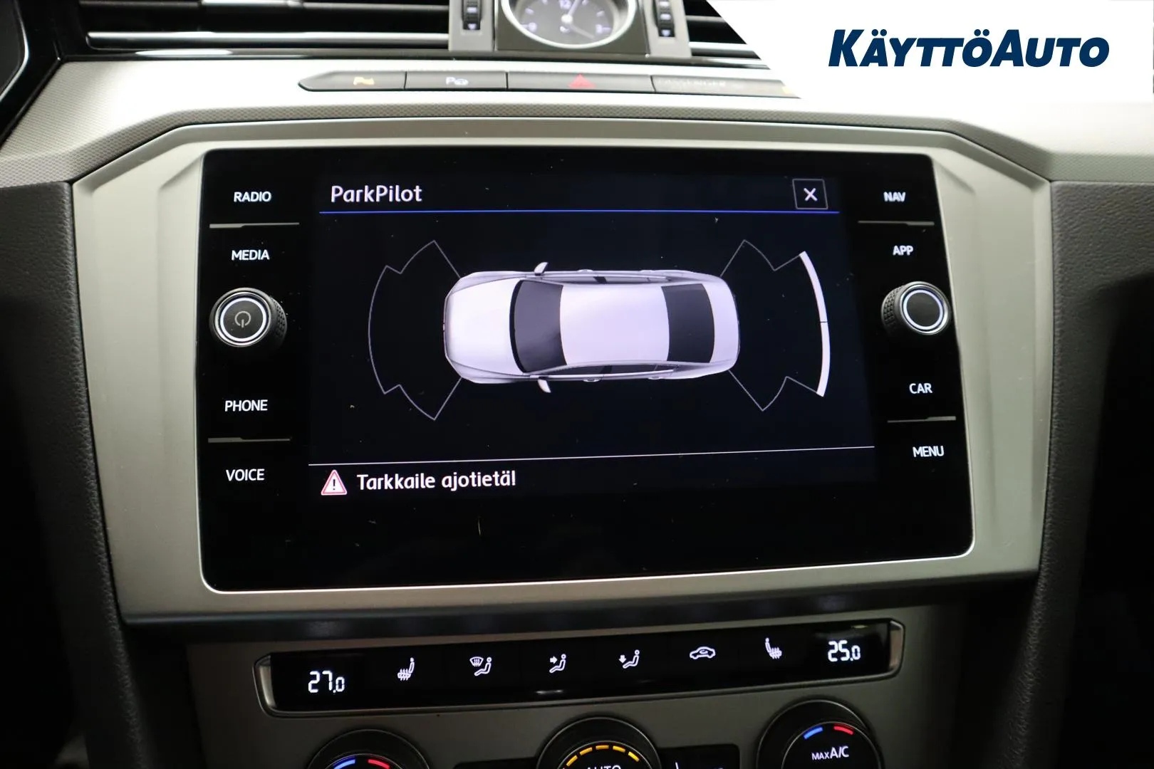 VOLKSWAGEN Passat YLI-904 carousel image