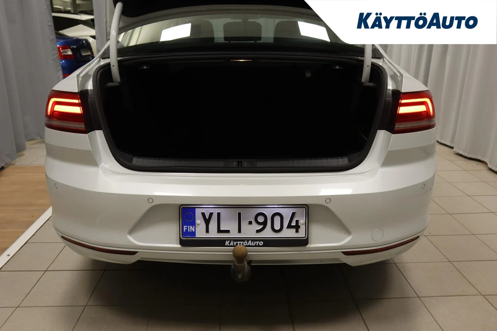 VOLKSWAGEN Passat YLI-904 carousel image