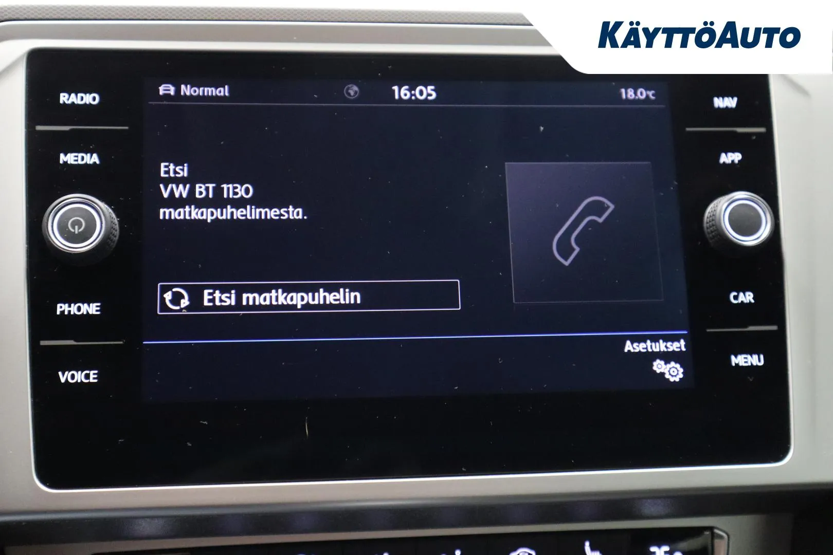 VOLKSWAGEN Passat YLI-904 carousel image