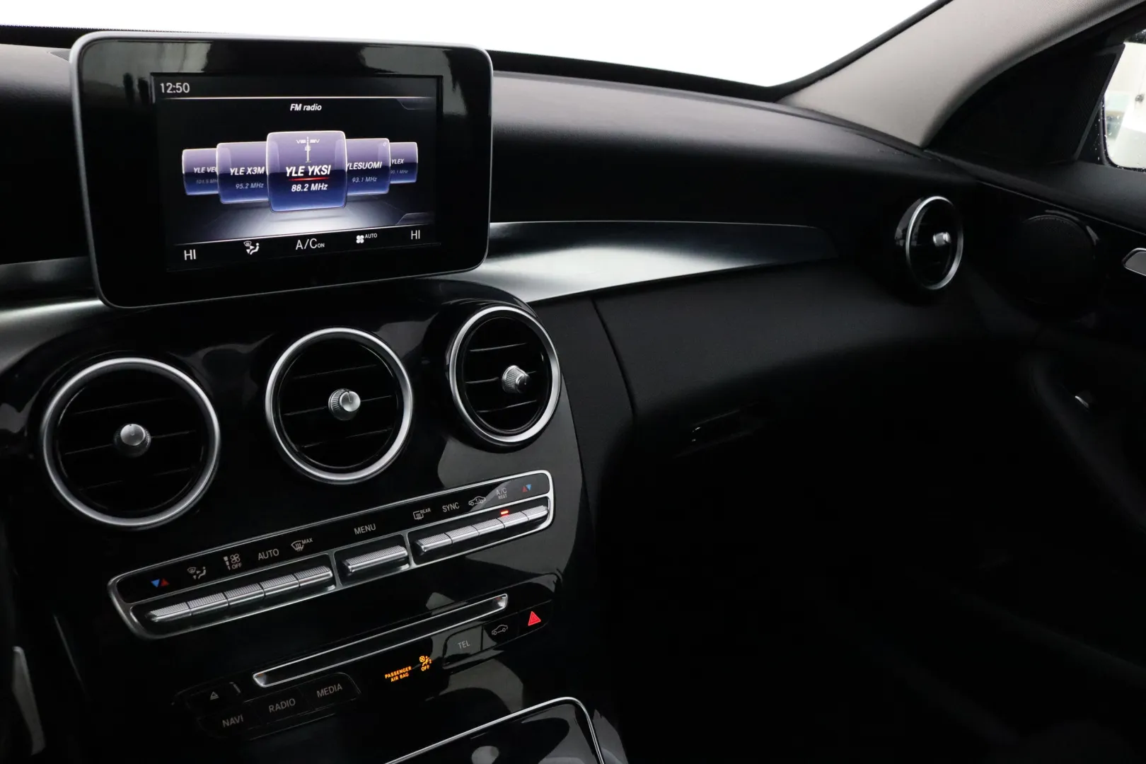 MERCEDES-BENZ C BTH-562 carousel image