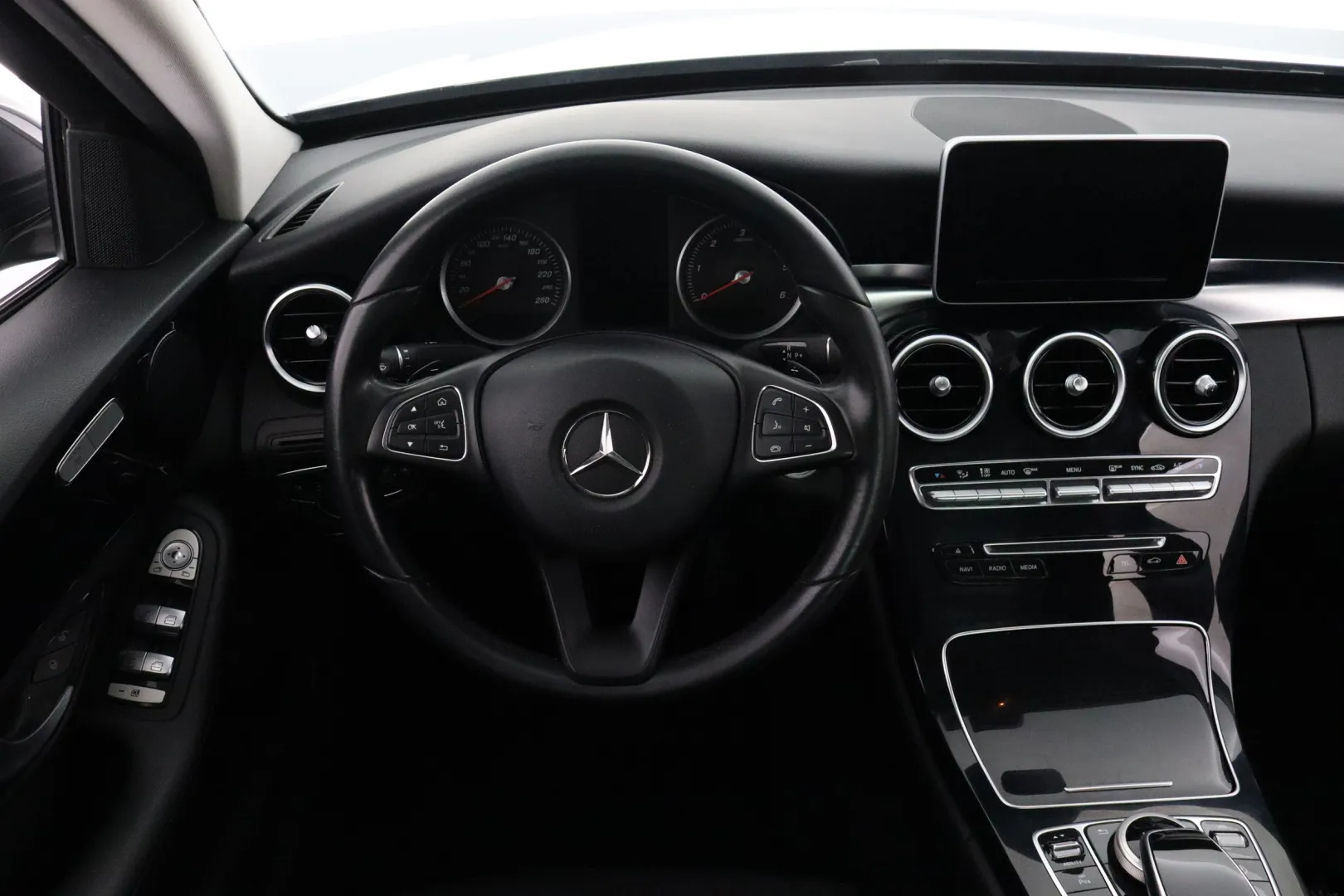 MERCEDES-BENZ C BTH-562 carousel image