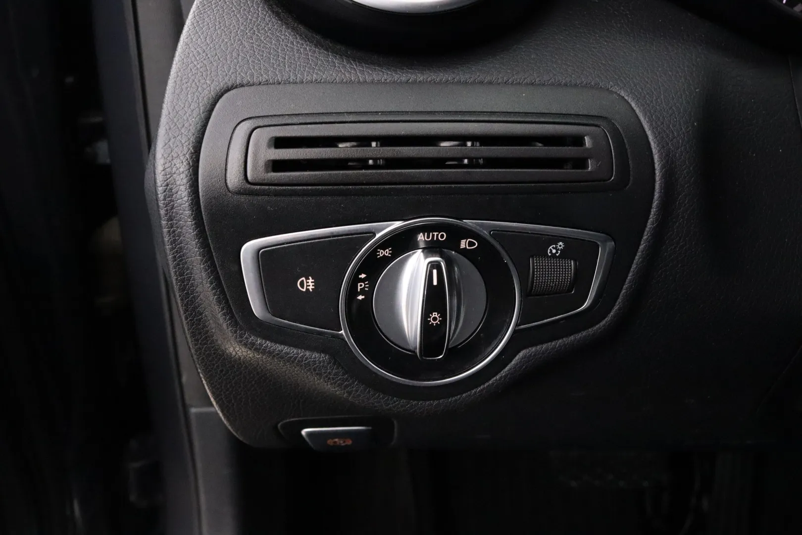 MERCEDES-BENZ C BTH-562 carousel image