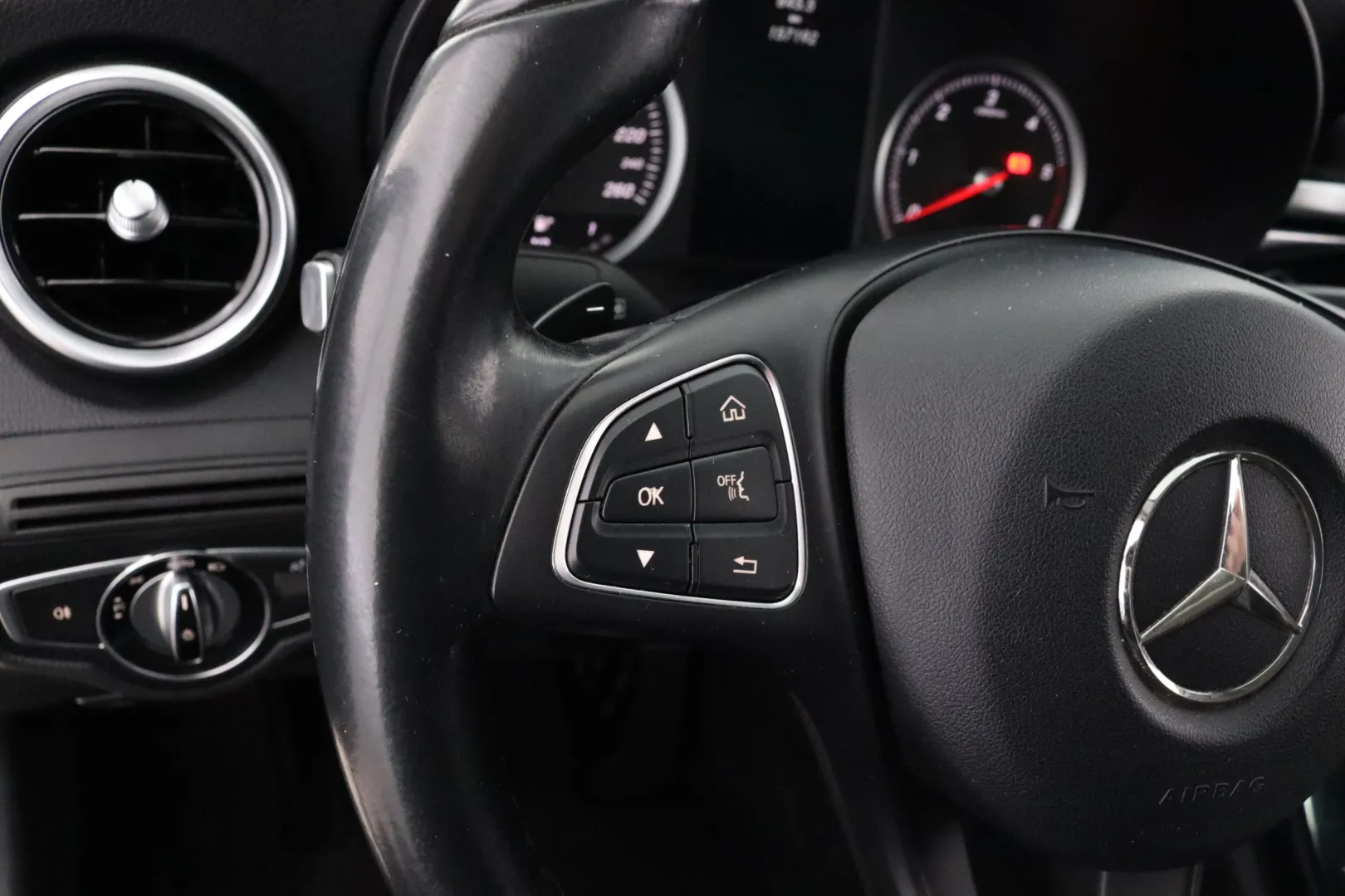 MERCEDES-BENZ C BTH-562 carousel image