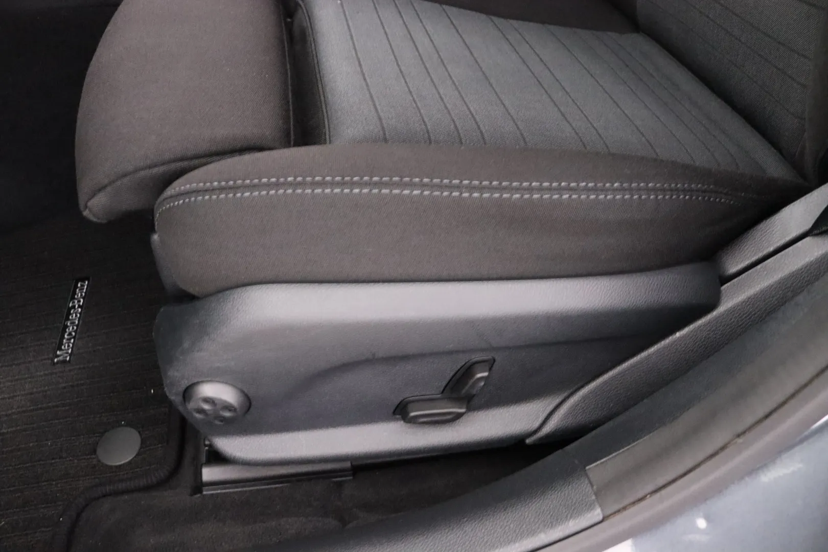 MERCEDES-BENZ C BTH-562 carousel image