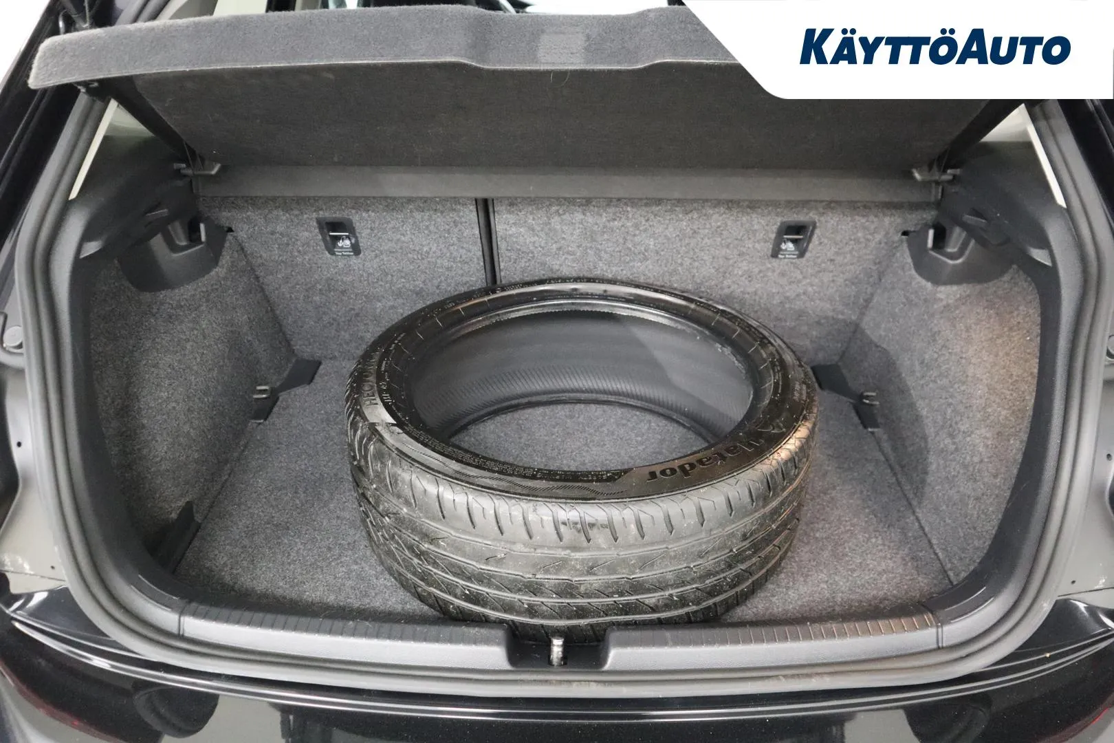 Volkswagen Polo KTH-422 carousel image