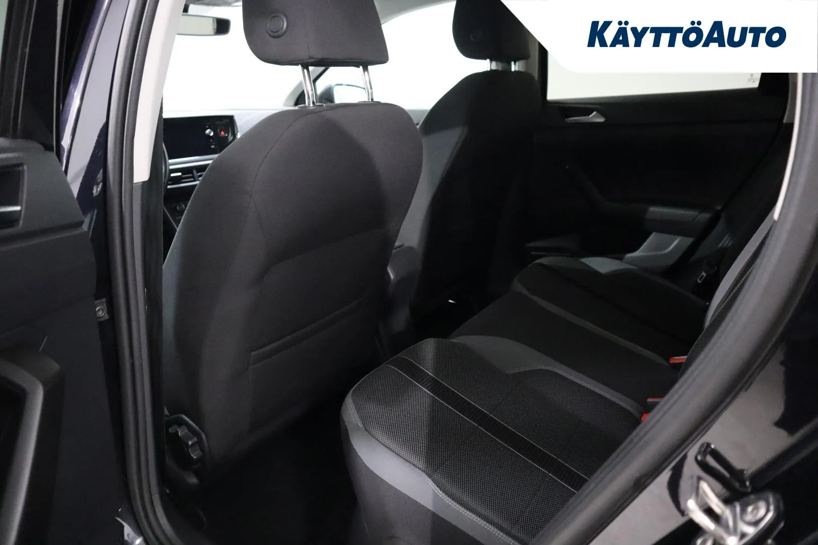 Volkswagen Polo KTH-422 carousel image